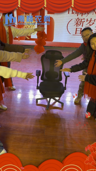 🎇 元旦快乐，温暖相伴 🎇时光匆匆，感恩 2025 年每一份支持与陪伴！从猪场到工厂，南商农科的成长，离不开每一位合作伙伴与家人的信赖！2026 年，我们将继续以贴心服务和硬核设备，陪您一路前行，养殖